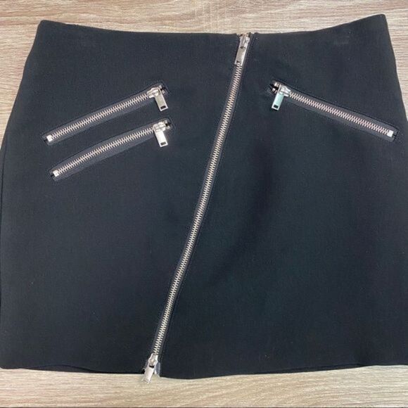 H&M Mini Skirt w/Asymmetrical Zipper & Zippered Pockets Black - Size 8 - Picture 4 of 11